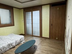 Spacious studio with great natural light and  1th image