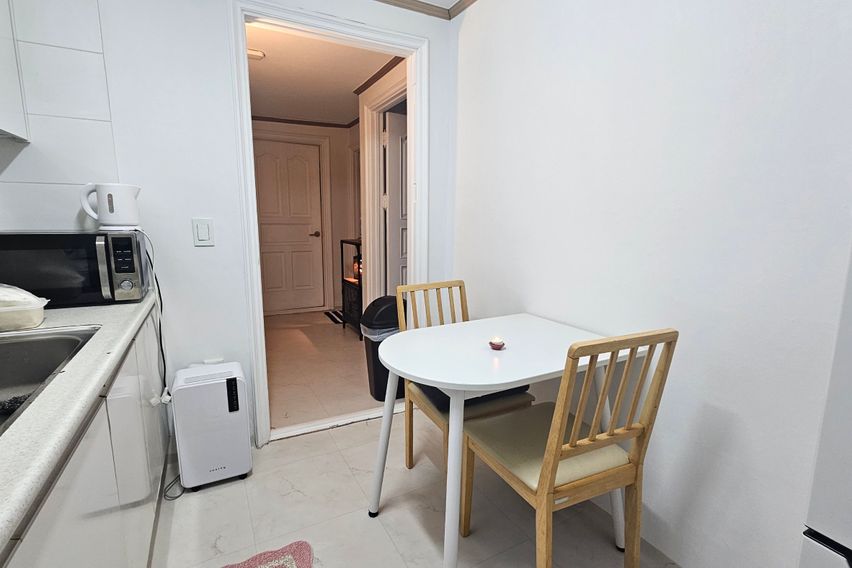 논현역4번출구 앞 14번째 이미지