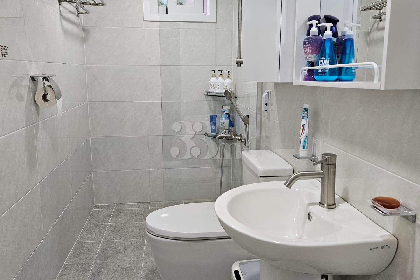 Clean two-room apartment with parking in Hong 16th image