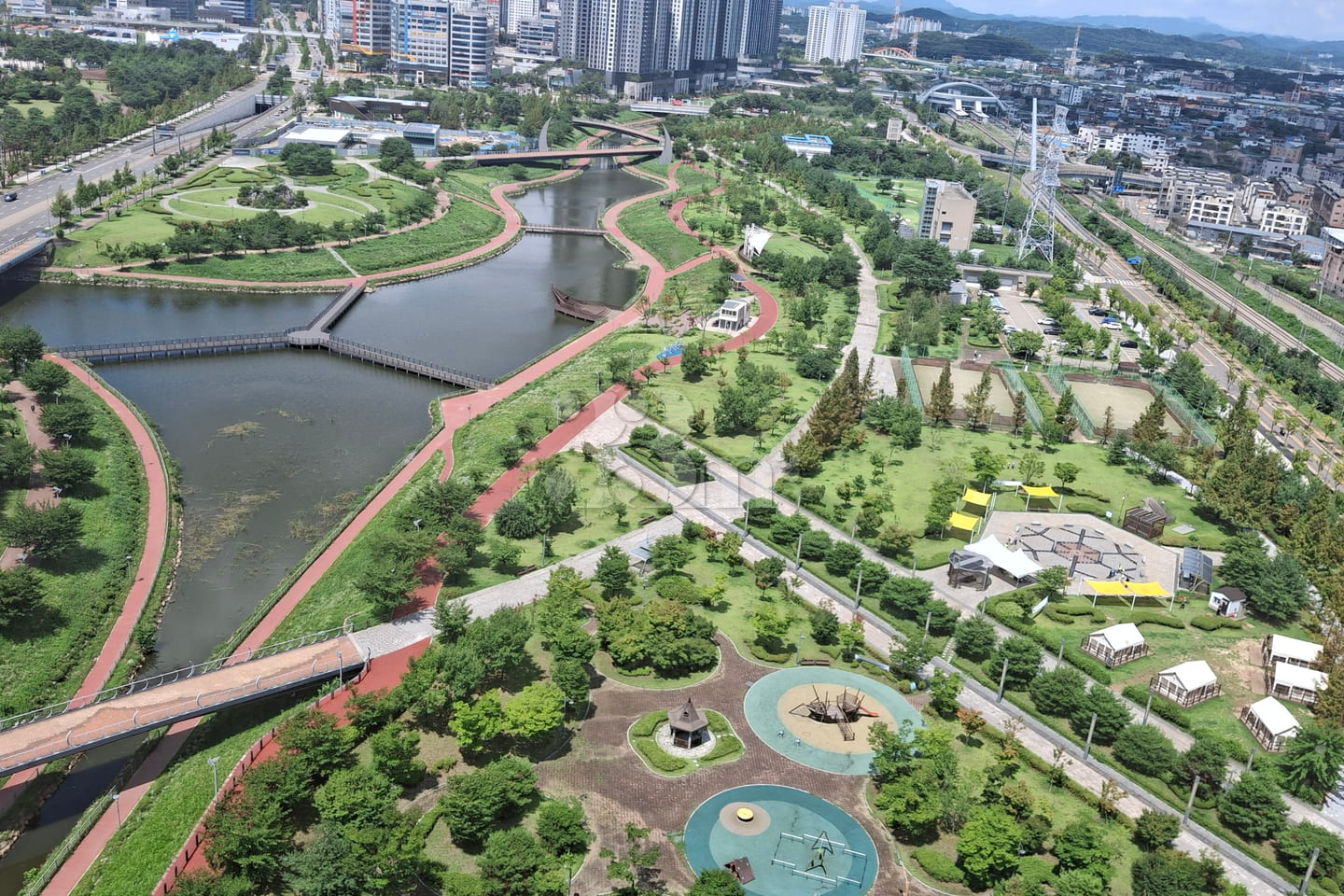 The best lake view at Yadang Station 0th image