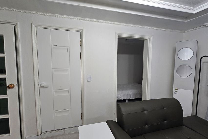 신논현역 5번출구 앞 7번째 이미지