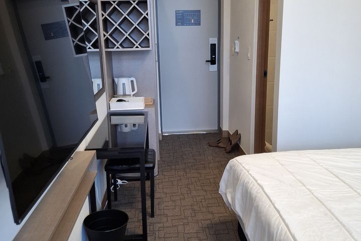 Penthouse 5th image