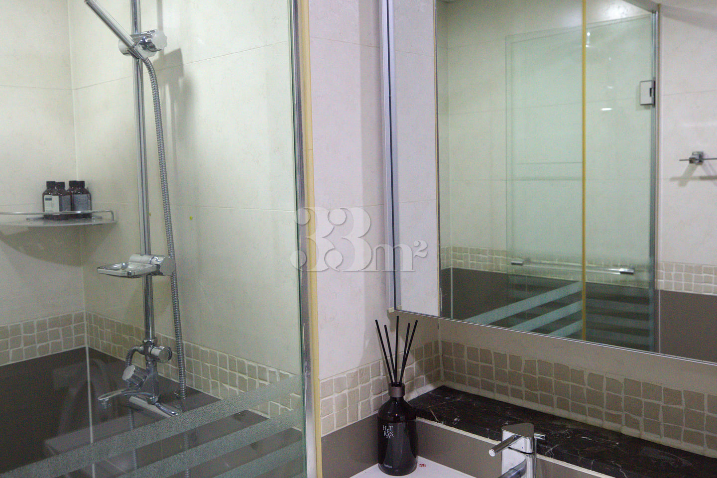 Luxurious three-bedroom, fully furnished 15th image