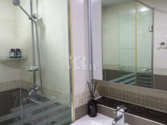Luxurious three-bedroom, fully furnished 15th image