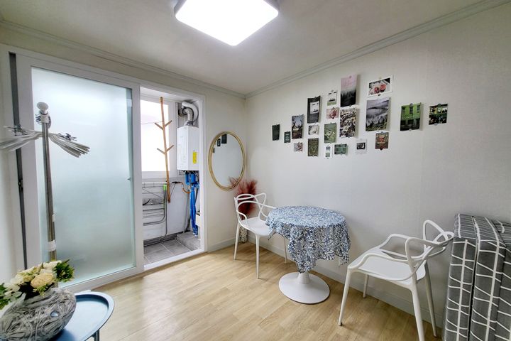 ❤️Newly renovated, sunny 2-room apartment in  5th image