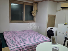 Comfortable Queen-Size Studio 8th image