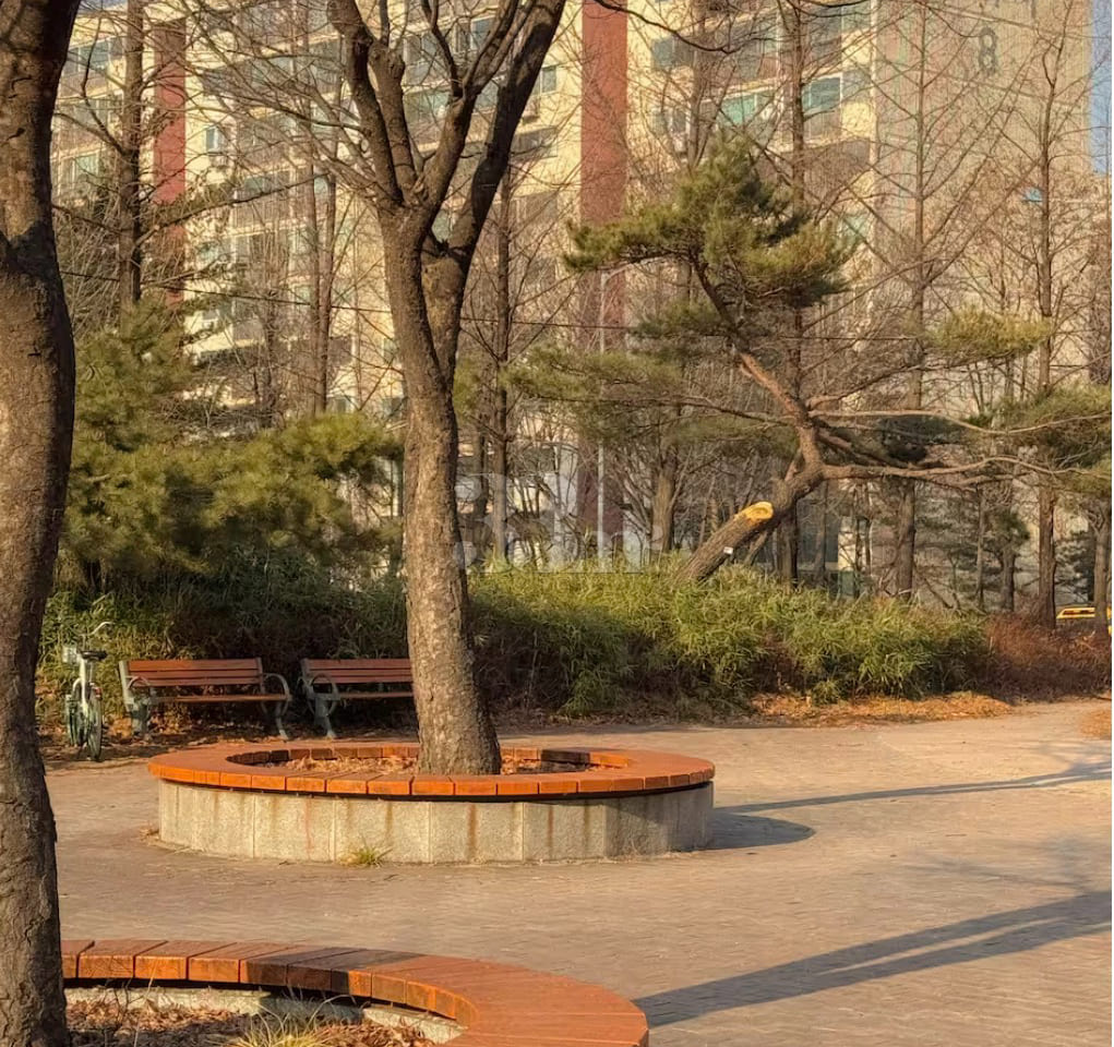 Songpa-gu Apartment Nestled in a Park 17th image