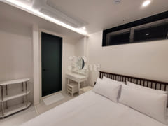 Hotel-quality double bed, suitable for 2 peop 0th image