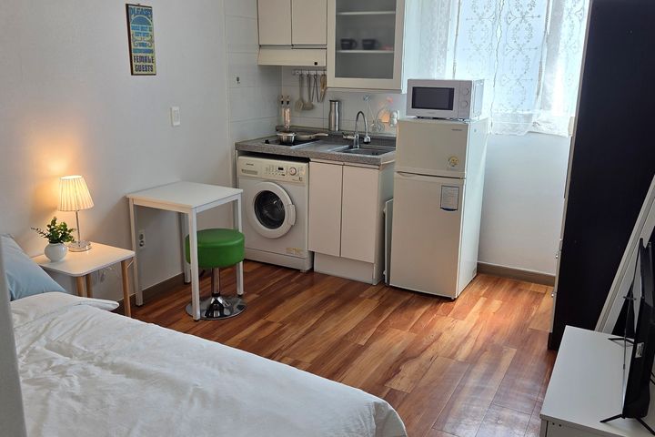 A sunny and cozy room 11th image