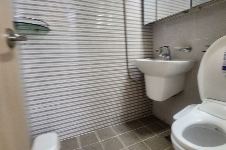 2-bedroom, 2-bathroom villa on the 5th floor 3th image