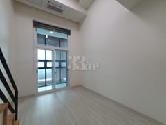 Southeast-facing duplex with a great view 3th image
