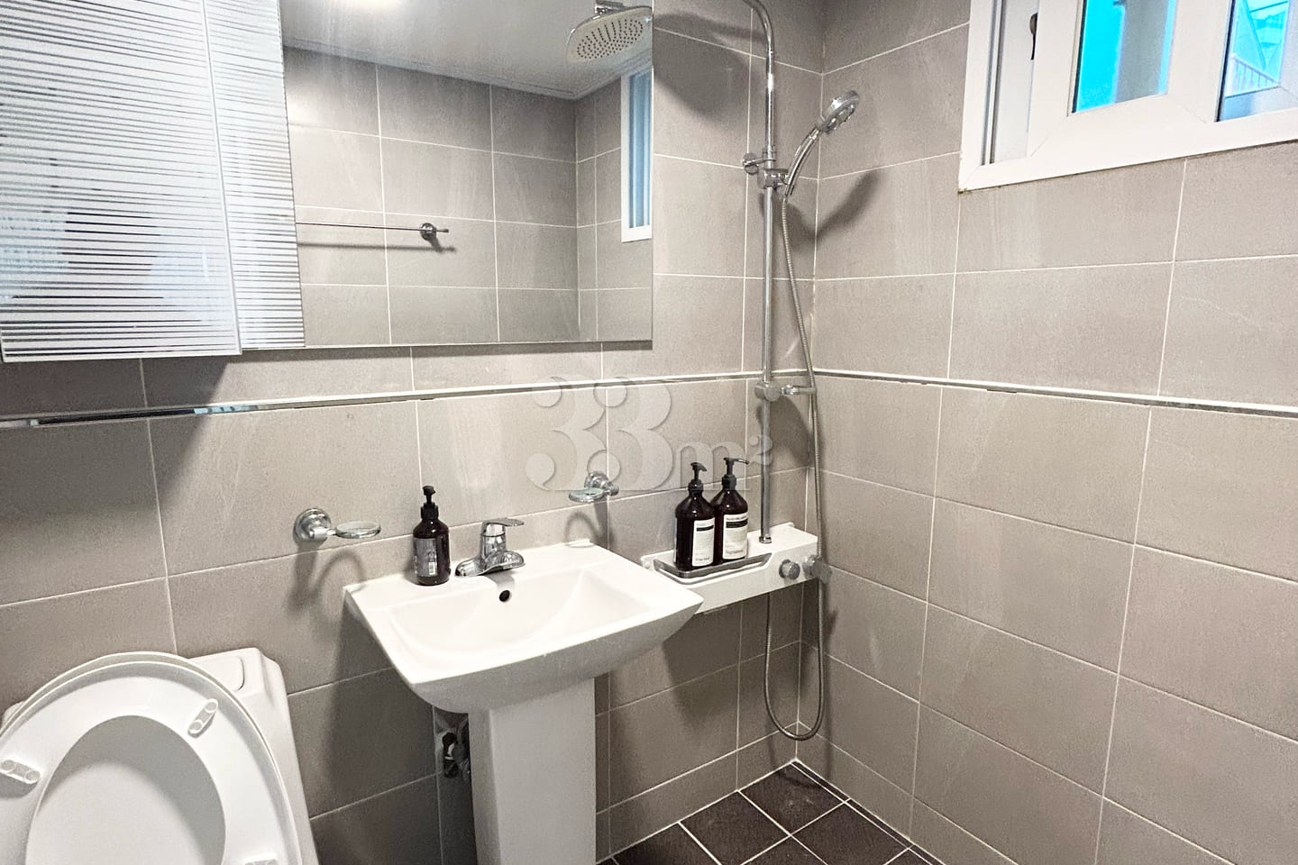 Rooftop room, 1 minute from Hongdae Station 9th image