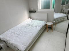 Quiet, newly built home within walking distan 3th image