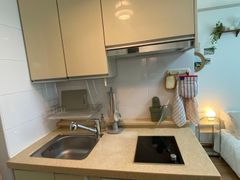 Fully furnished studio near the subway statio 4th image