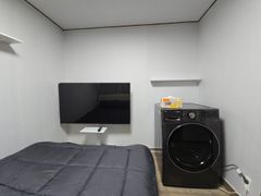 Cozy Room 1 5th image