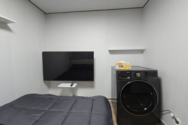 Cozy Room 1 5th image