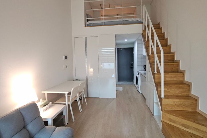 Gasan Station. Clean, well-secured duplex. 12th image