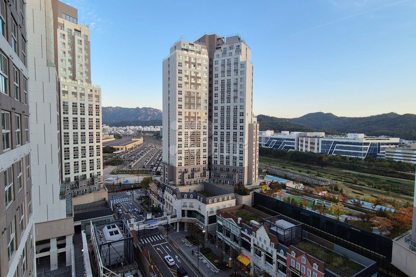 Starfield Jichuk with a view of Bukhansan Mou 7th image