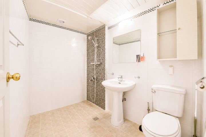 Spacious room on flat ground, suitable for 4 7th image