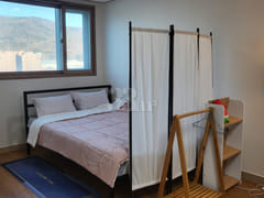 Spacious room, stylish room, close to the sta 12th image