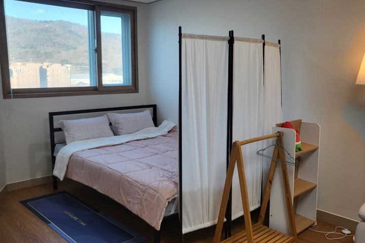 Spacious room, stylish room, close to the sta 12th image