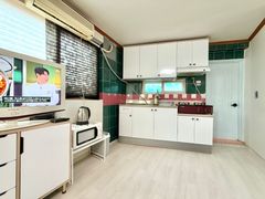 Spacious accommodation in Yeongdeungpo 16th image