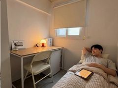 Mini-room with an exterior window and good ve 13th image