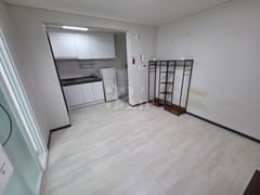 Studio apartment, 5-minute walk from Songtan  3th image