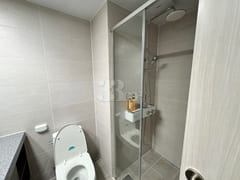 Fully furnished unit right in front of the Se 13th image