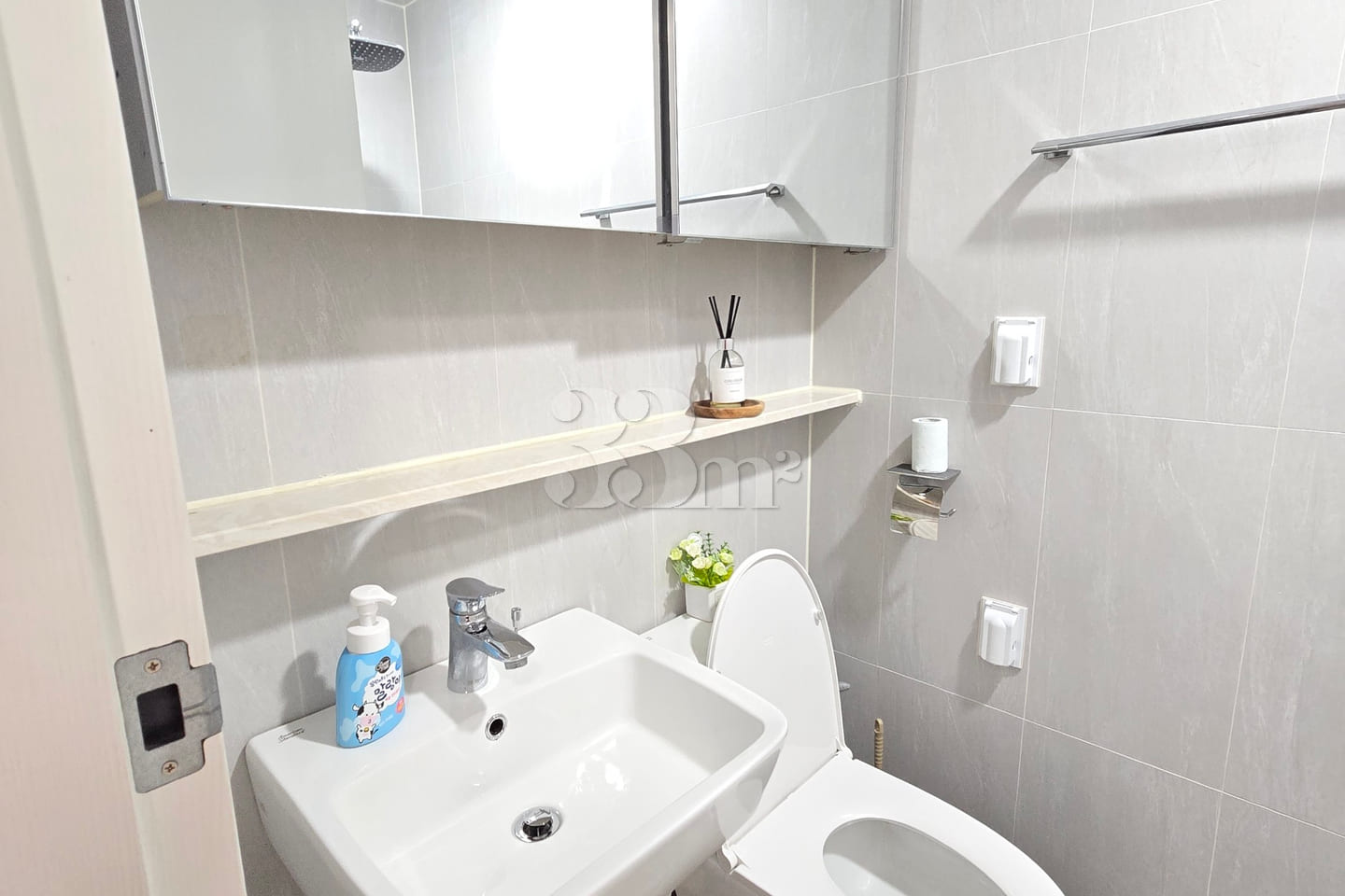 High-end new build near three subway lines 🤍 13th image