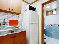Fully furnished studio apartment near the cou 8th image