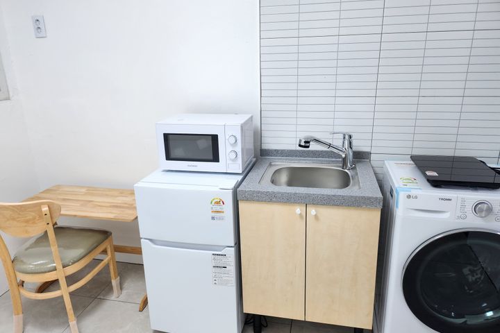 Clean, modern white studio apartment 6th image