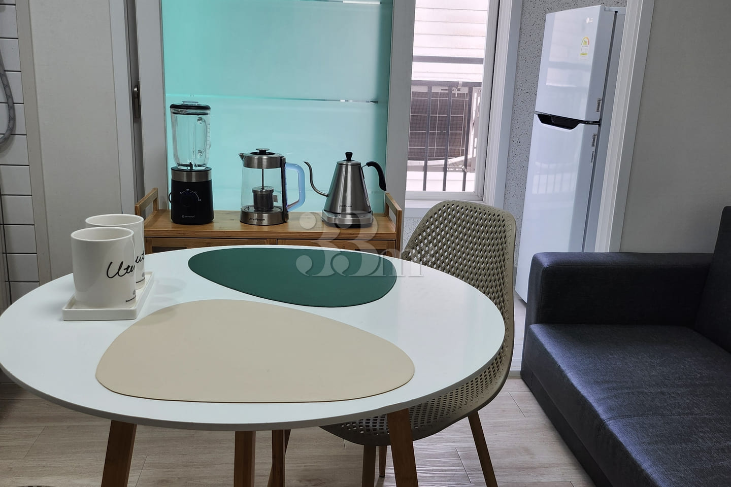 Fully Furnished Modern Two-Room Apartment #1 9th image