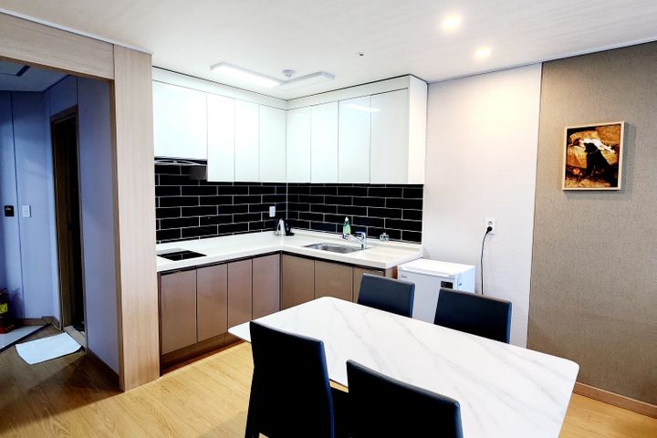 1 minute to the beach, 2 beds per month 1th image