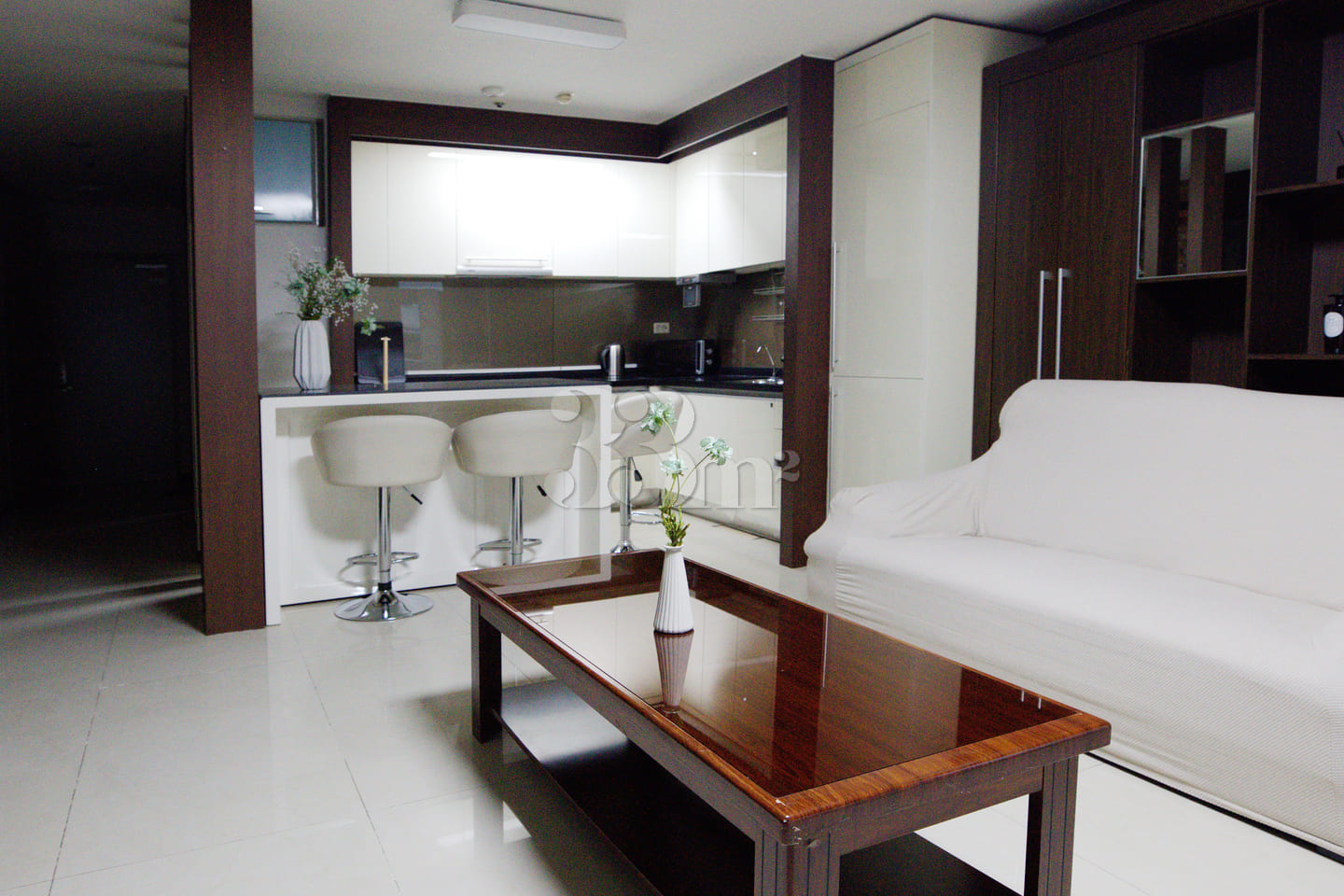 Luxurious three-bedroom, fully furnished 2th image
