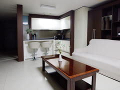 Luxurious three-bedroom, fully furnished 2th image