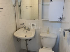 Room 305 5th image