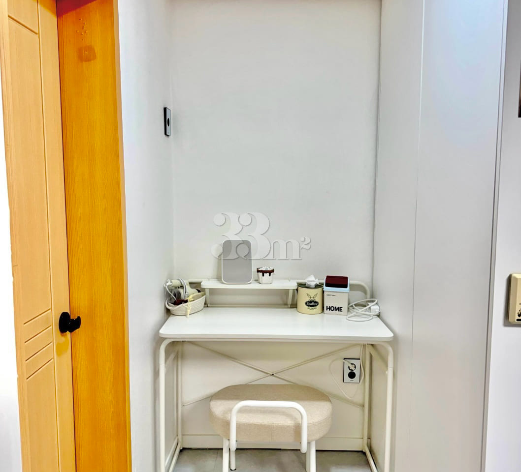 Maison Hyeonchungno Station, Unit 303 8th image