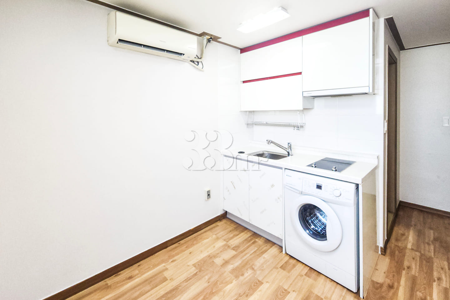 This is a studio apartment near Giheung Stati 0th image