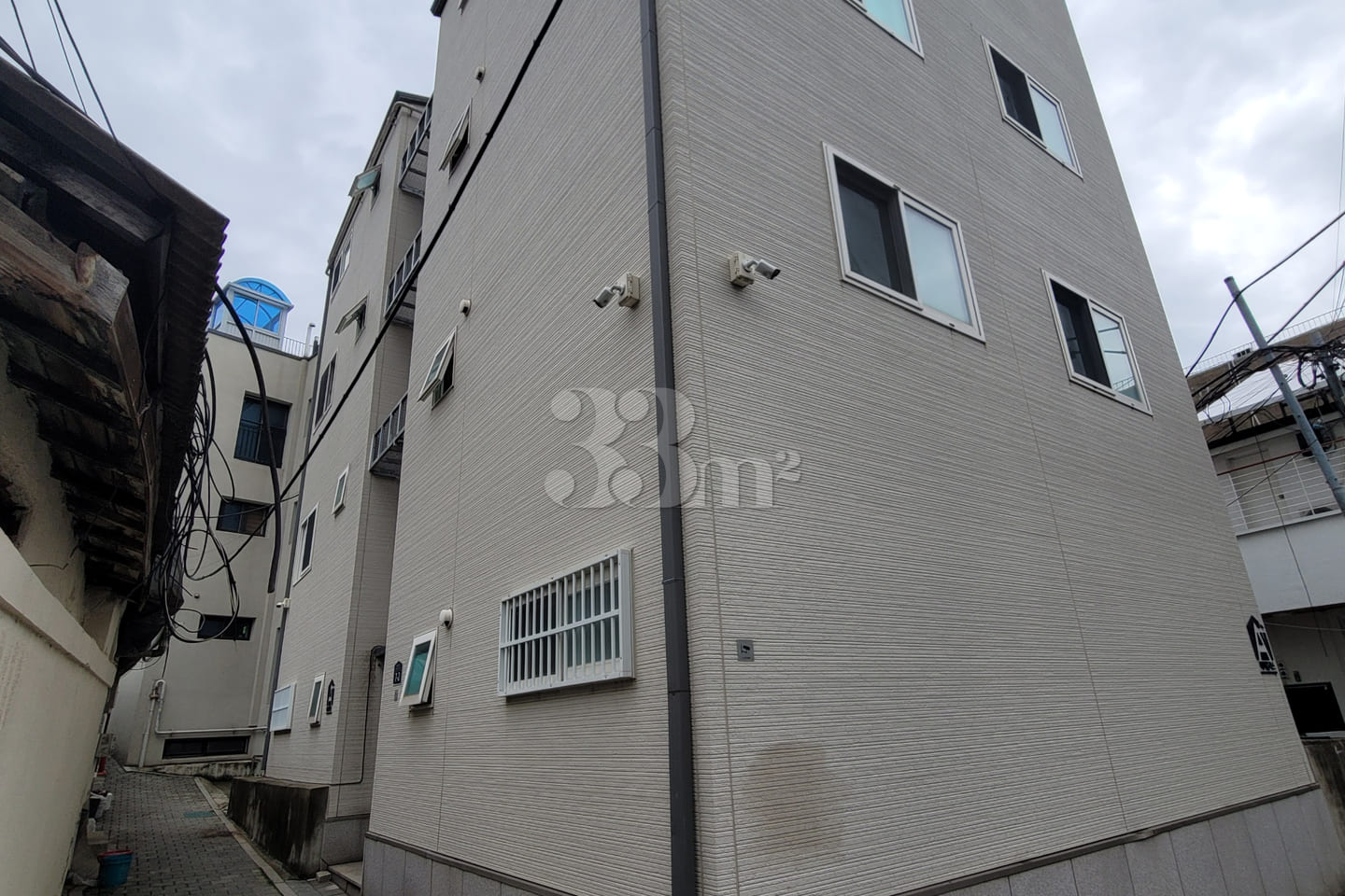 Studio apartment within walking distance of J 10th image
