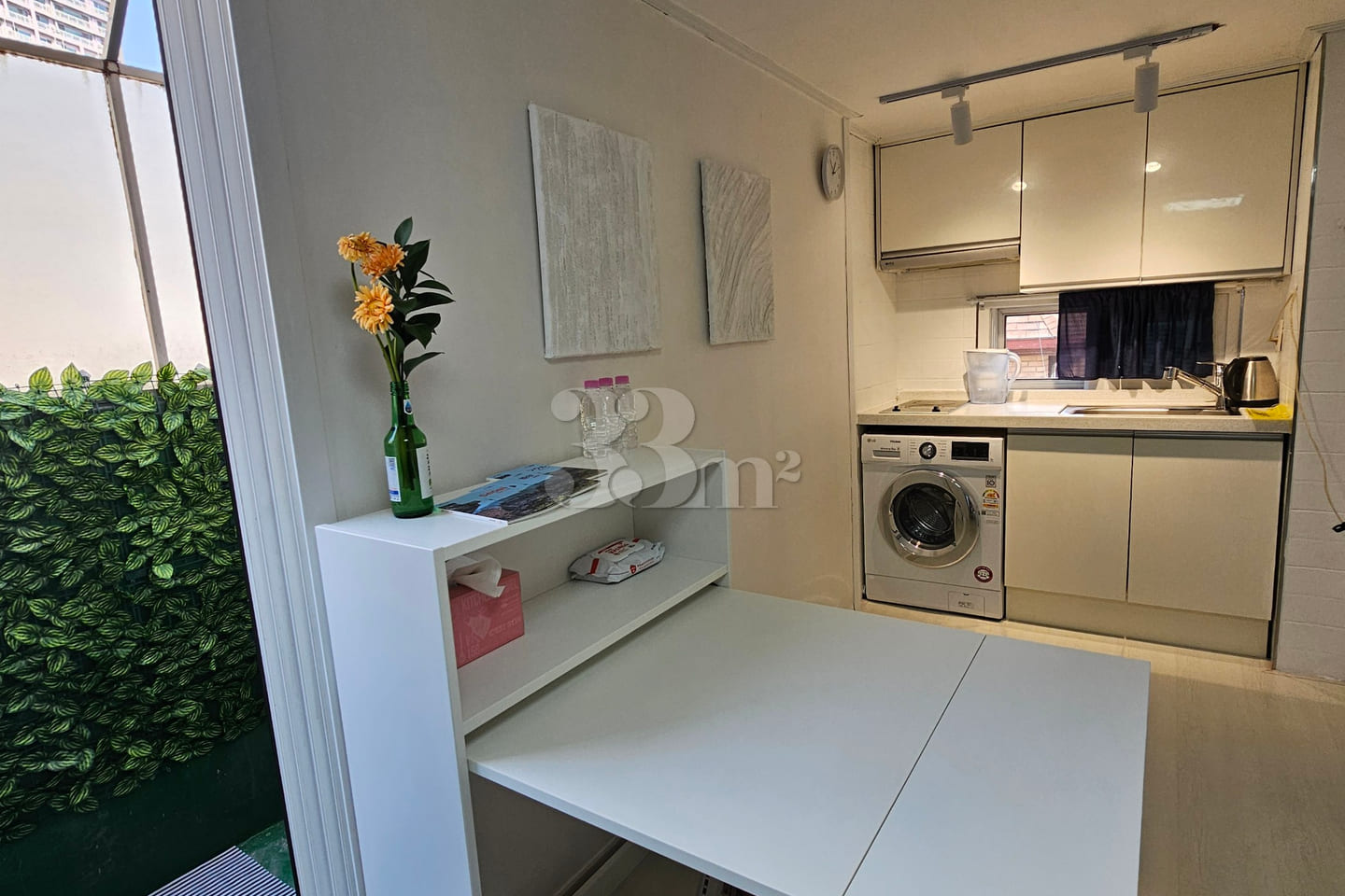 Stylish studio apartment on Dosan-daero 10th image