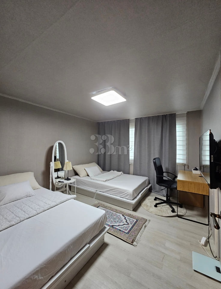 3-bedroom unit, 4th floor, 2-minute walk from 3th image