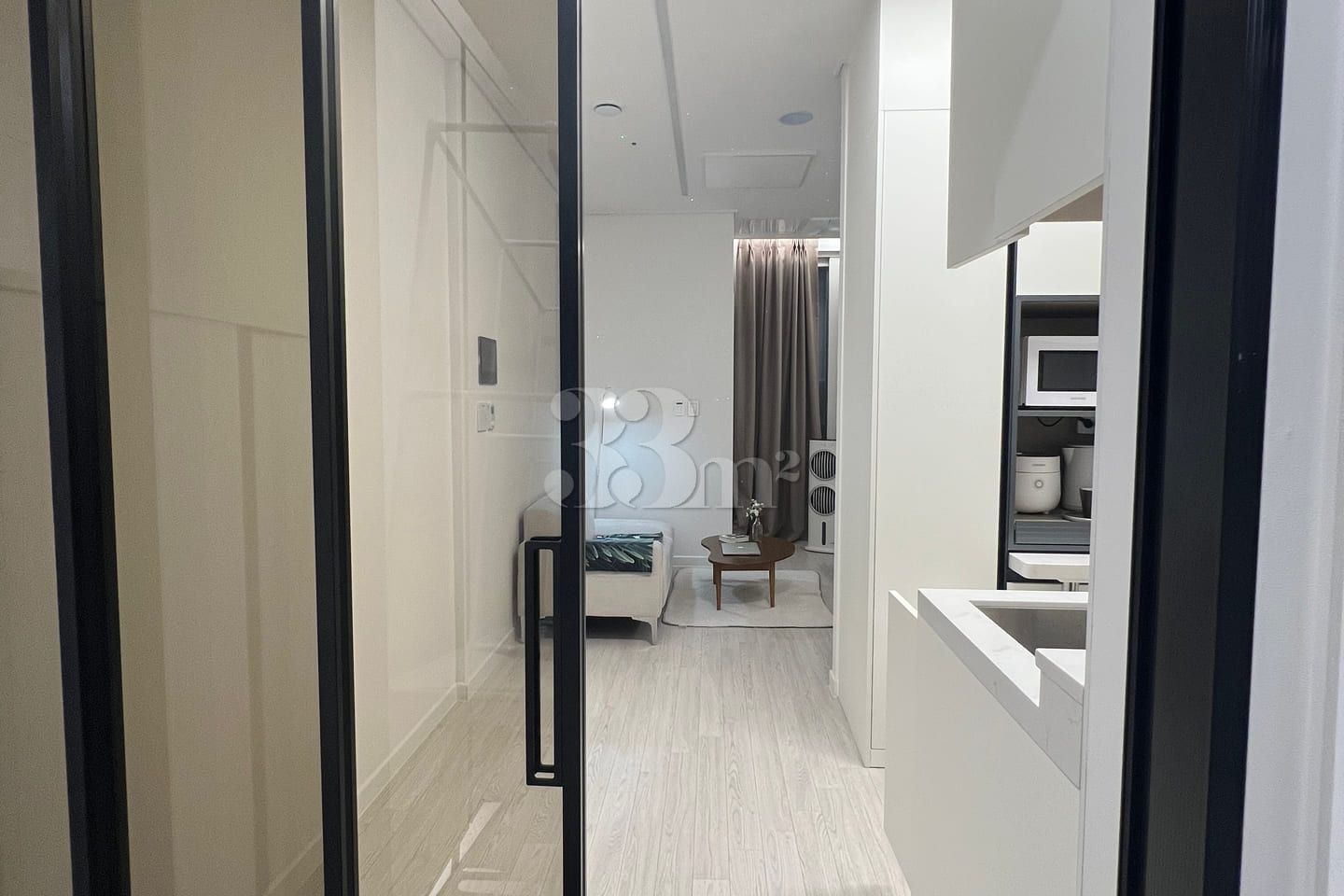 J2๐Fully-furnished Studio Apartment with a G 8th image
