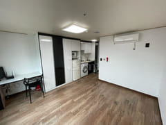 A quiet and tidy room 5th image
