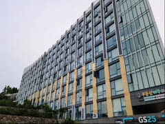 Fully furnished studio apartment in Jungmun w 16th image