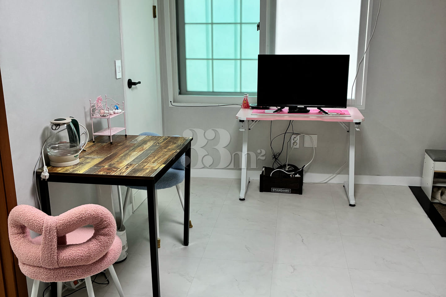 Studio Apartment 301 4th image