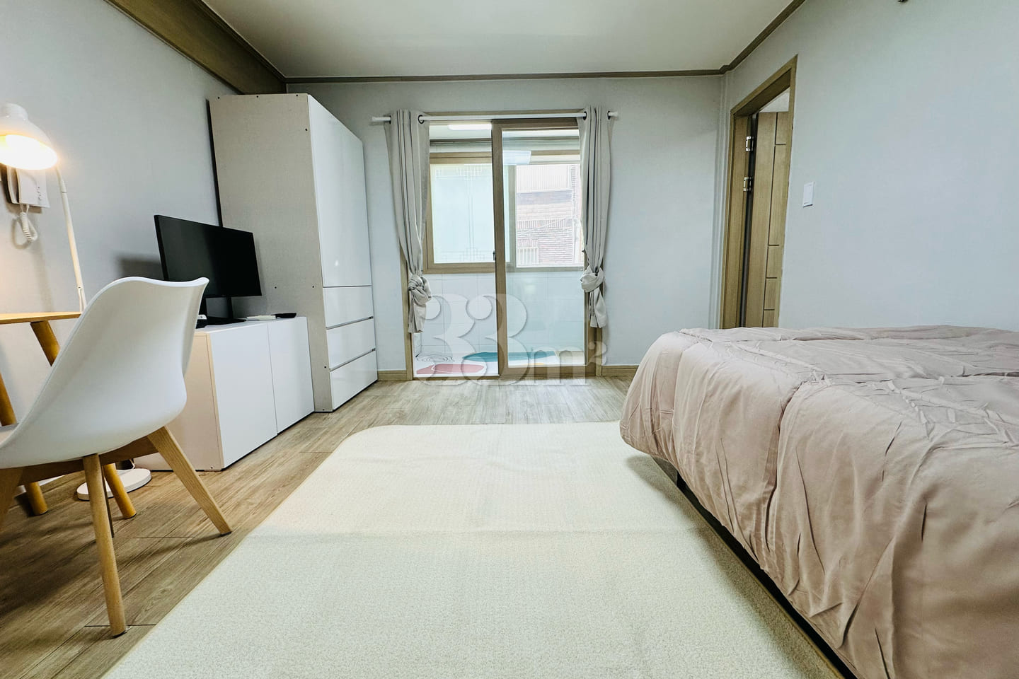 Fully furnished studio apartment near the cen 0th image