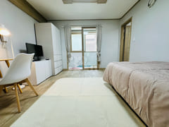 Fully furnished studio apartment near the cen 0th image
