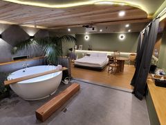 SuiteBathTub 2th image