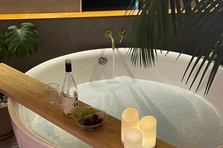 SuiteBathTub 5th image